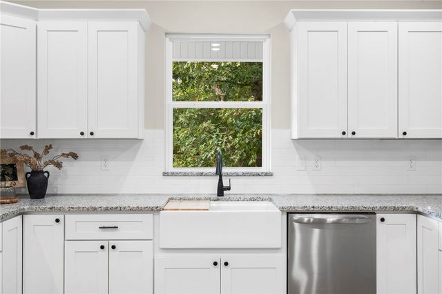 10101 Raindrop Lane, Gravette, AR 72736