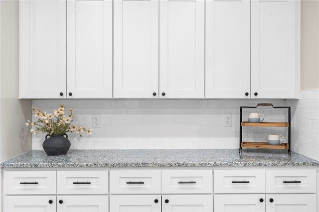 10101 Raindrop Lane, Gravette, AR 72736