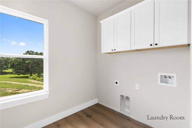 10101 Raindrop Lane, Gravette, AR 72736