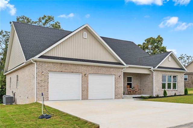 10101 Raindrop Lane, Gravette, AR 72736