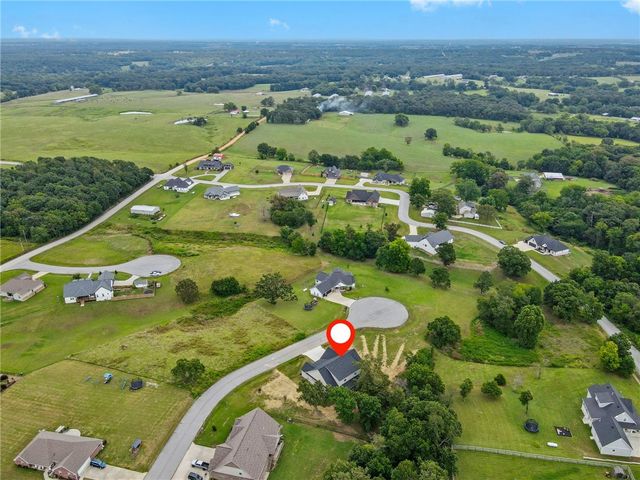 10101 Raindrop Lane, Gravette, AR 72736