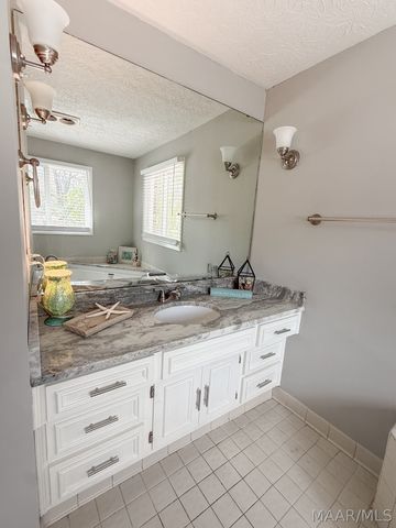 557 KAREN Road, Montgomery, AL 36109