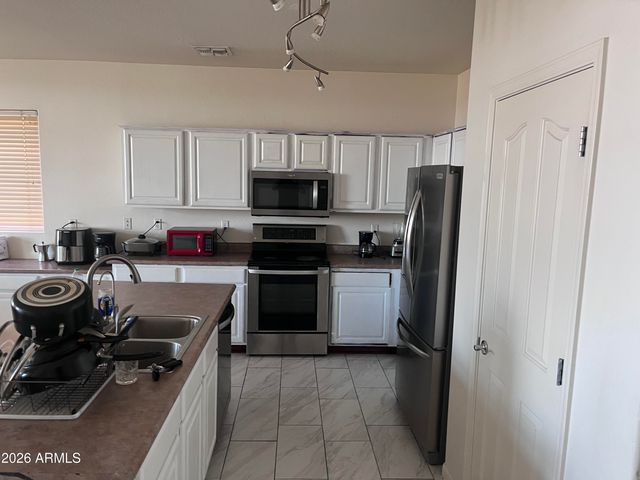 8214 W FLORENCE Avenue, Phoenix, AZ 85043