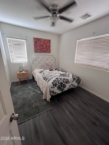 8214 W FLORENCE Avenue, Phoenix, AZ 85043