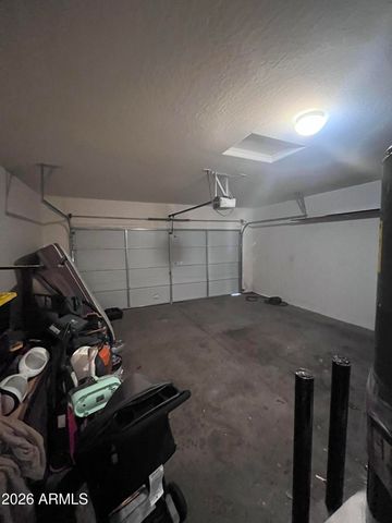 8214 W FLORENCE Avenue, Phoenix, AZ 85043