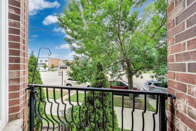 5924 N Milwaukee Avenue 2, Chicago, IL 60646