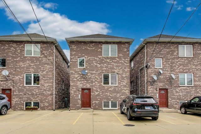 5924 N Milwaukee Avenue 2, Chicago, IL 60646