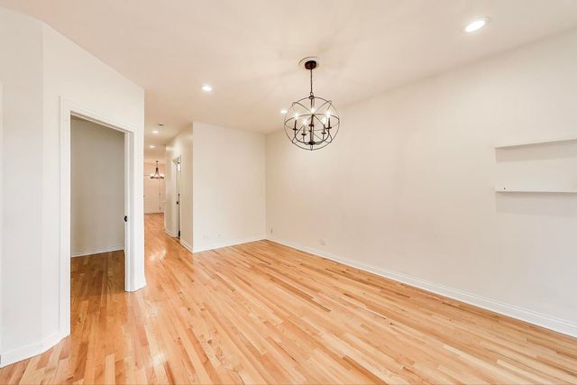 5924 N Milwaukee Avenue 2, Chicago, IL 60646