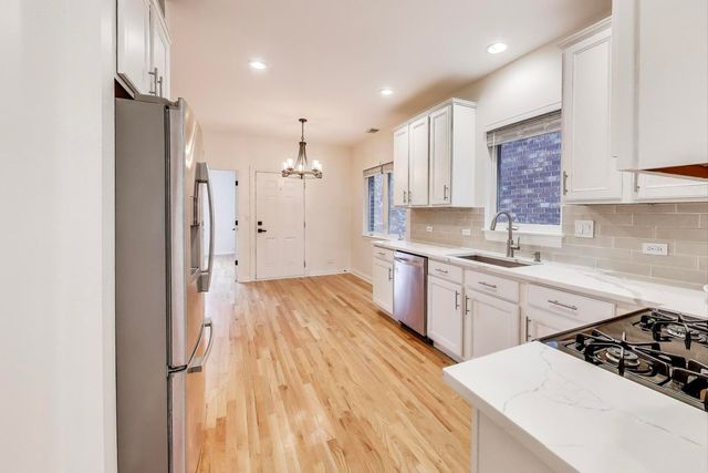 5924 N Milwaukee Avenue 2, Chicago, IL 60646