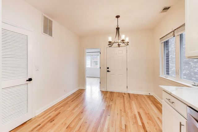 5924 N Milwaukee Avenue 2, Chicago, IL 60646