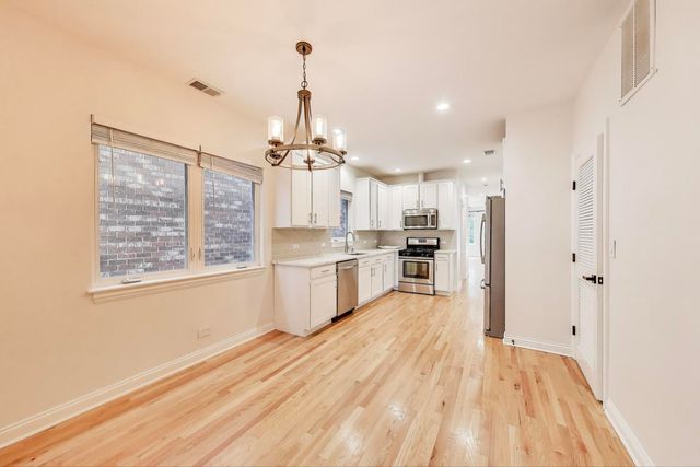 5924 N Milwaukee Avenue 2, Chicago, IL 60646