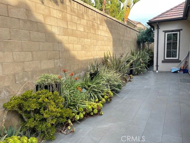 61 Bloomington, Irvine, CA 92620