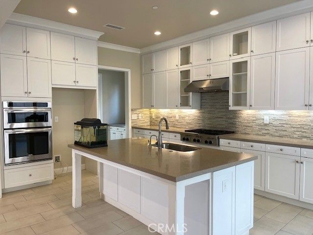 61 Bloomington, Irvine, CA 92620