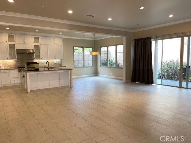 61 Bloomington, Irvine, CA 92620