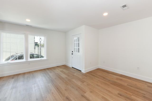 30 H Street, Charleston, SC 29403