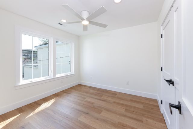 30 H Street, Charleston, SC 29403