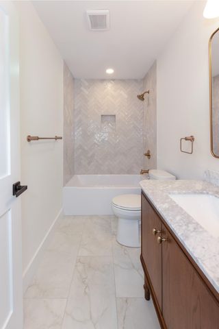 30 H Street, Charleston, SC 29403