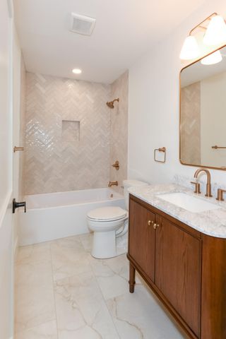 30 H Street, Charleston, SC 29403