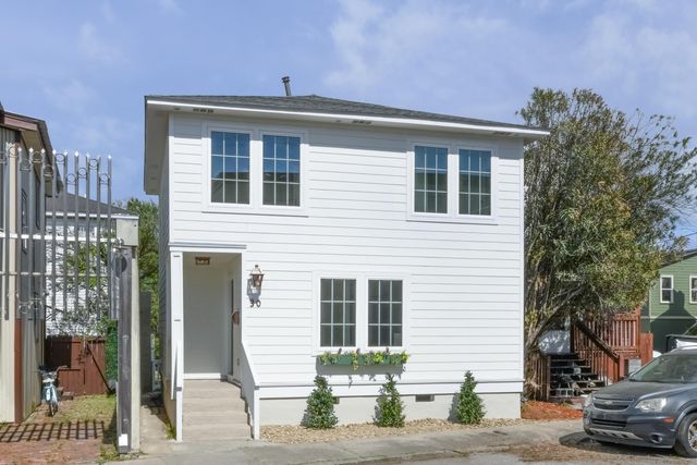 30 H Street, Charleston, SC 29403