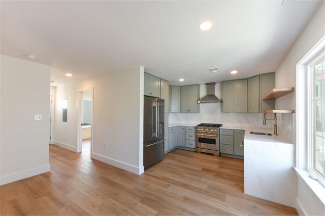 30 H Street, Charleston, SC 29403