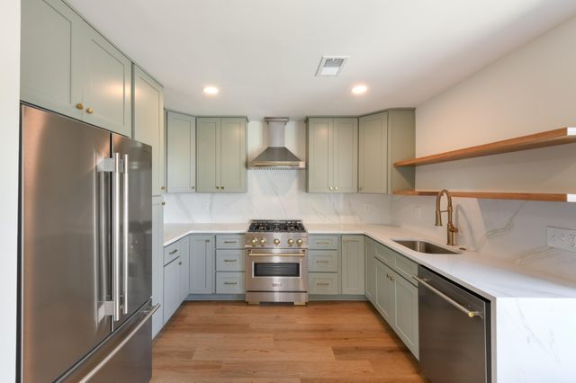 30 H Street, Charleston, SC 29403