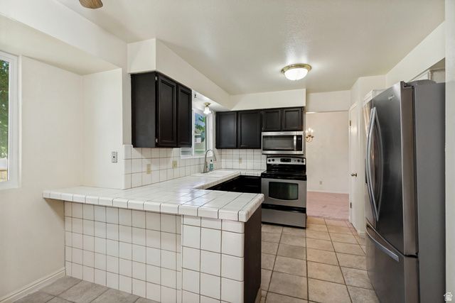 11878 S HIDDEN VALLEY DR, Sandy, UT 84094