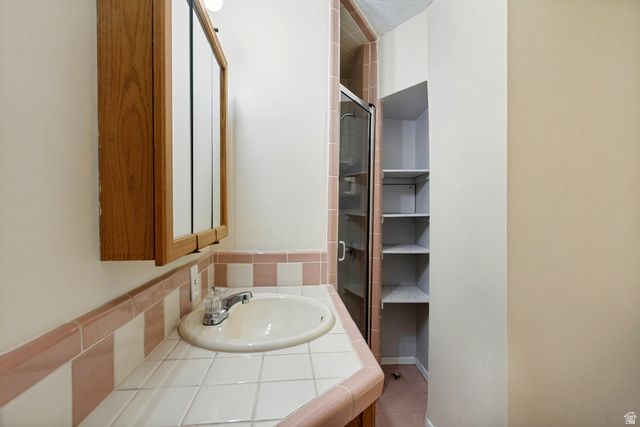 11878 S HIDDEN VALLEY DR, Sandy, UT 84094
