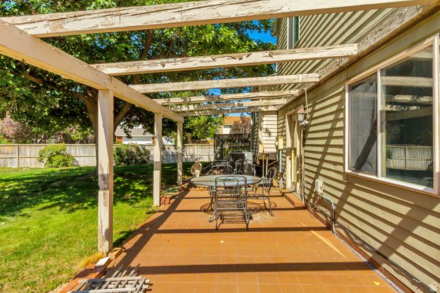 11878 S HIDDEN VALLEY DR, Sandy, UT 84094