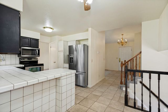 11878 S HIDDEN VALLEY DR, Sandy, UT 84094