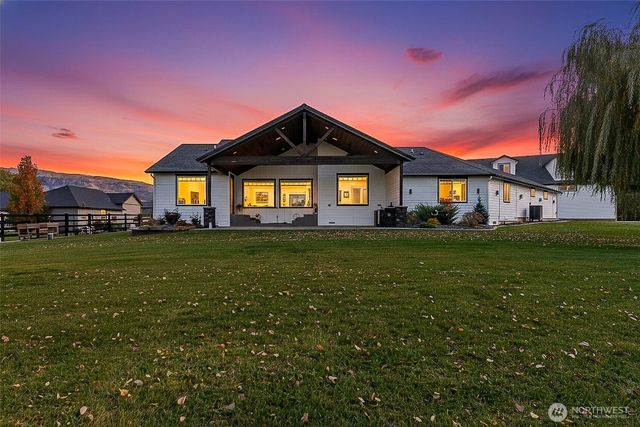 5060 Basin View Drive, Rock Island, WA 98850