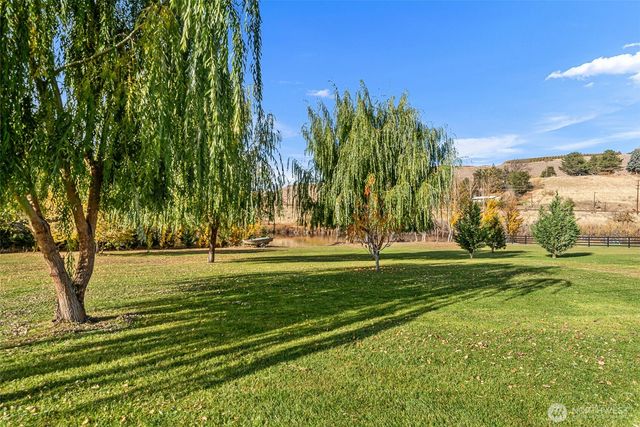 5060 Basin View Drive, Rock Island, WA 98850