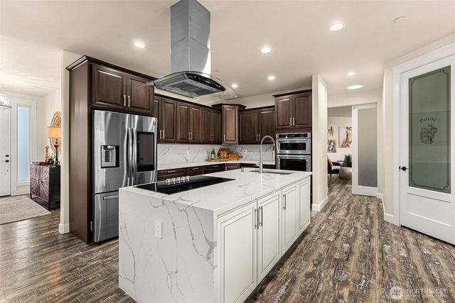 5060 Basin View Drive, Rock Island, WA 98850