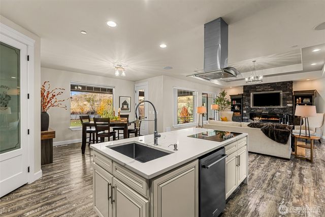 5060 Basin View Drive, Rock Island, WA 98850