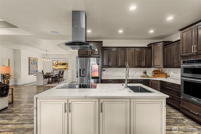 5060 Basin View Drive, Rock Island, WA 98850