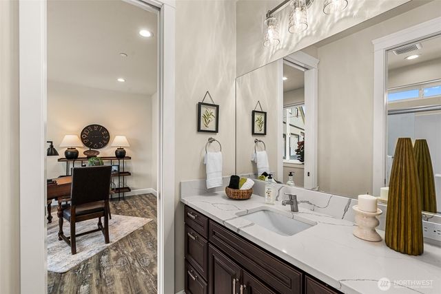 5060 Basin View Drive, Rock Island, WA 98850