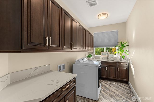 5060 Basin View Drive, Rock Island, WA 98850