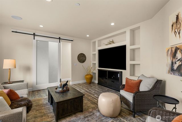 5060 Basin View Drive, Rock Island, WA 98850