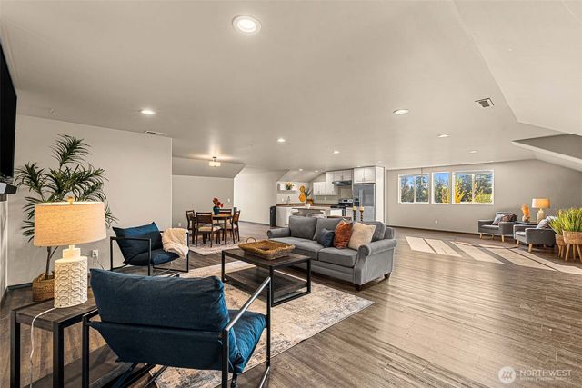 5060 Basin View Drive, Rock Island, WA 98850