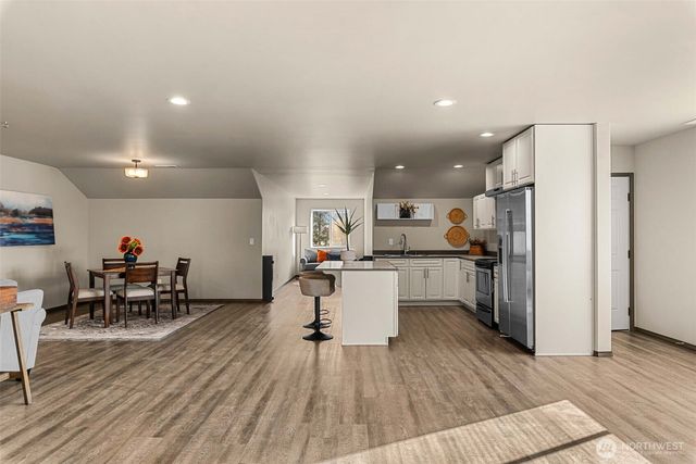 5060 Basin View Drive, Rock Island, WA 98850