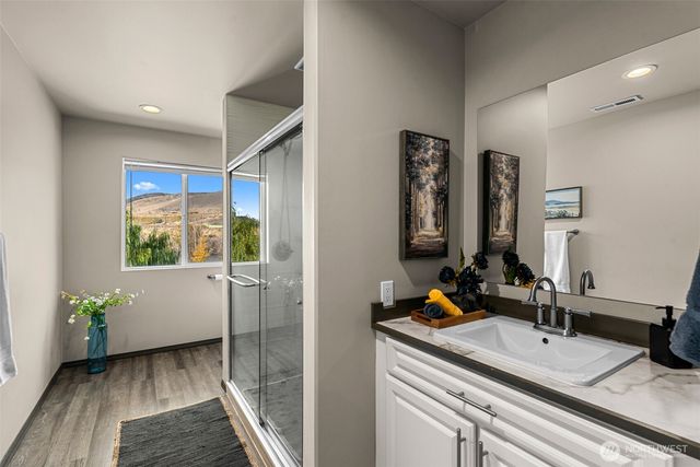 5060 Basin View Drive, Rock Island, WA 98850