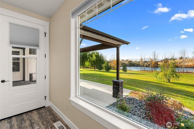 5060 Basin View Drive, Rock Island, WA 98850