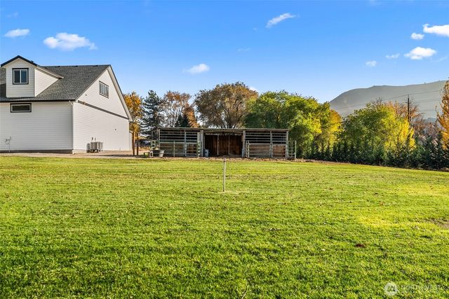 5060 Basin View Drive, Rock Island, WA 98850