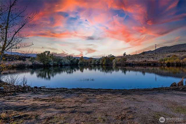 5060 Basin View Drive, Rock Island, WA 98850