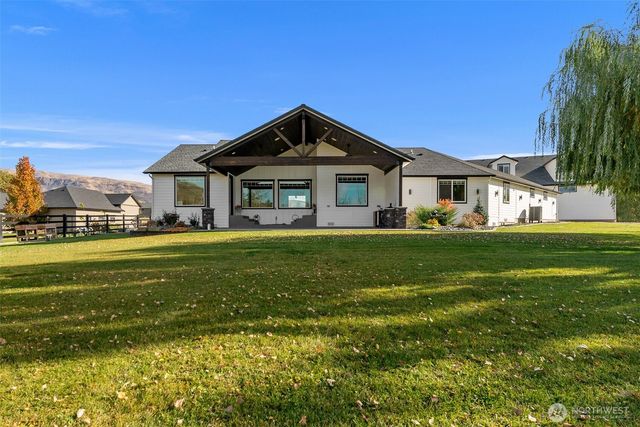 5060 Basin View Drive, Rock Island, WA 98850