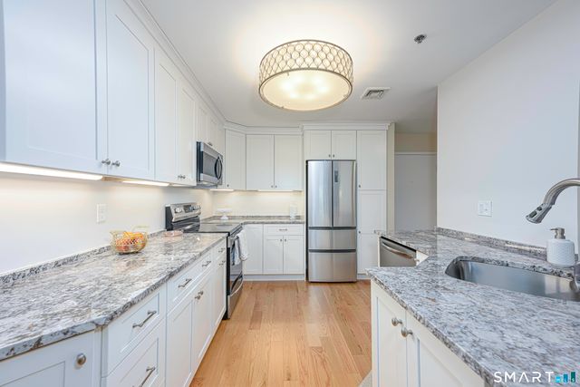 49 Rose Street 208, Branford, CT 06405
