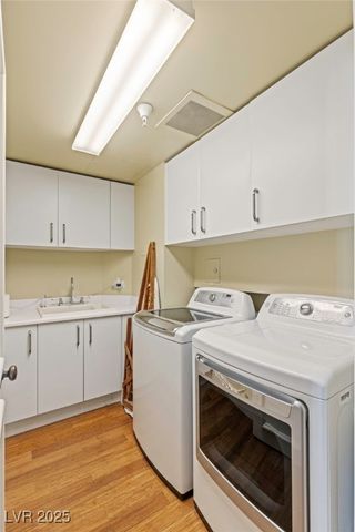 2877 Paradise Road 901, Las Vegas, NV 89109