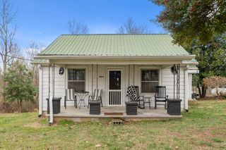 3367 Bowker Rd, Charlotte, TN 37036