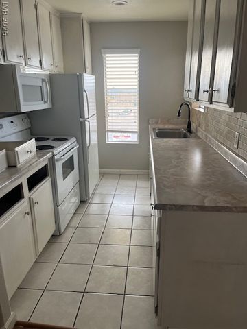 870 Avenue B Avenue 205, Boulder City, NV 89005