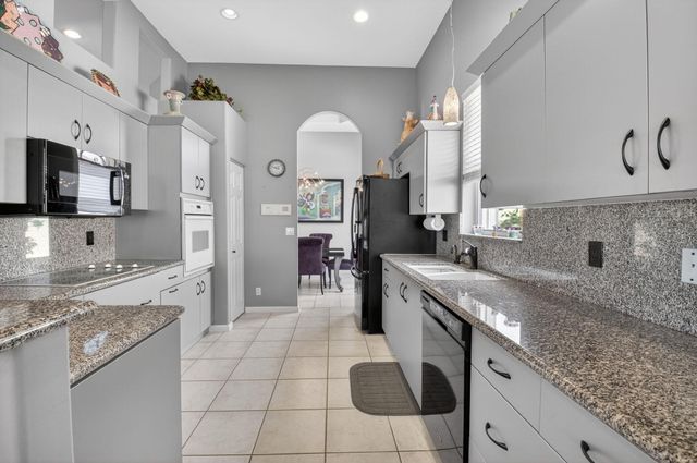 7152 Demedici Circle, Delray Beach, FL 33446