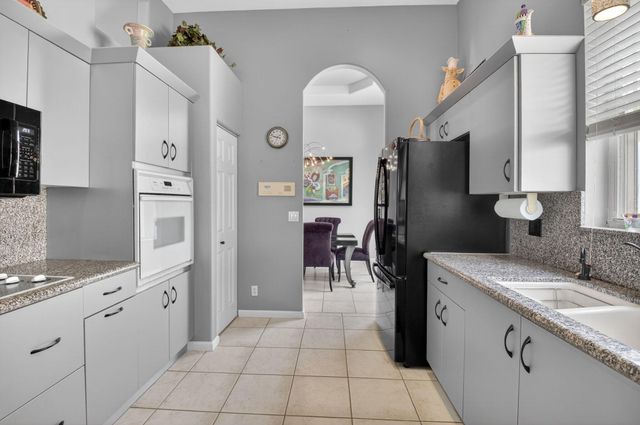 7152 Demedici Circle, Delray Beach, FL 33446